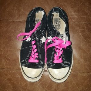 Black converse one star